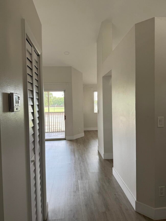 Building Photo - 1043 Coral Club Dr