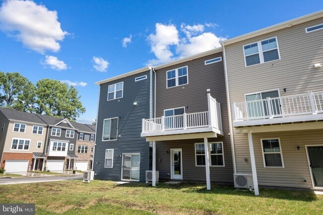 Building Photo - 8263 Longford Rd