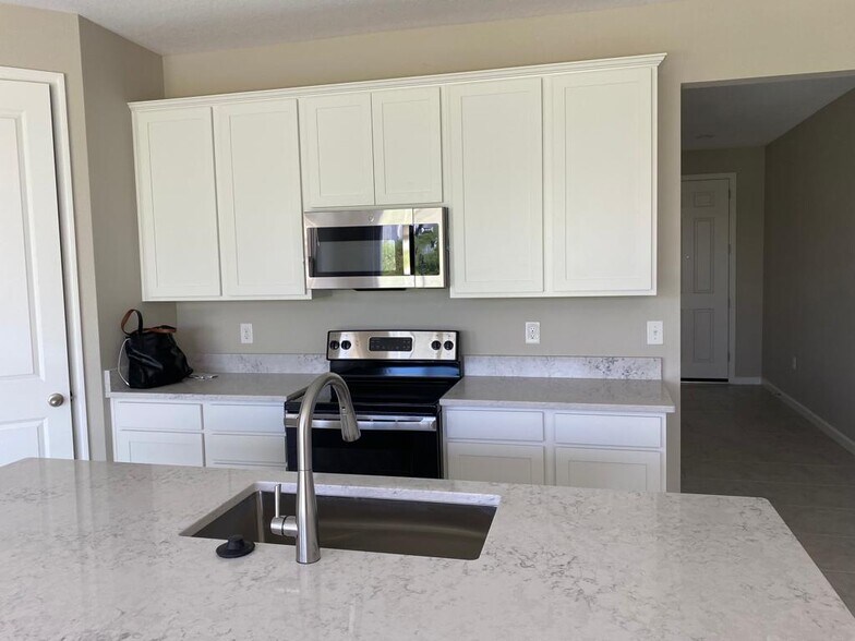 Building Photo - 308 Lake Smart Cir