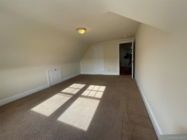 Building Photo - 139 S Broadway