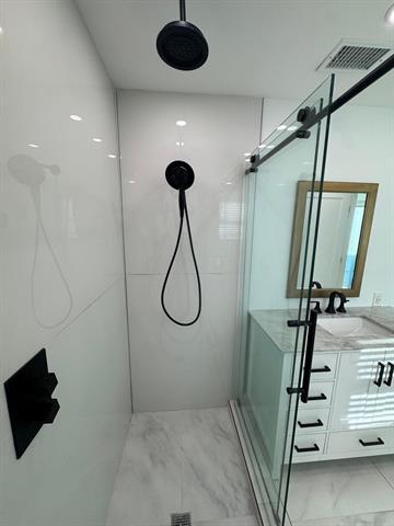 Building Photo - 6826 Kingsbury Dr