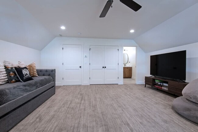 Building Photo - 326 Royal Elk Cir