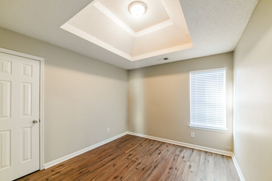 Building Photo - 5442 Beaver Lake Dr SW