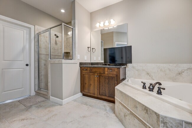 Building Photo - 2114 W Village Xing