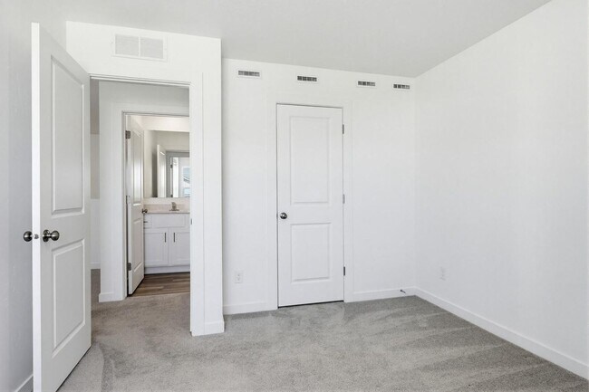 Building Photo - Stunning 4-Bed Home with 3-Car Garage in Cirrus Pointe – Caldwell