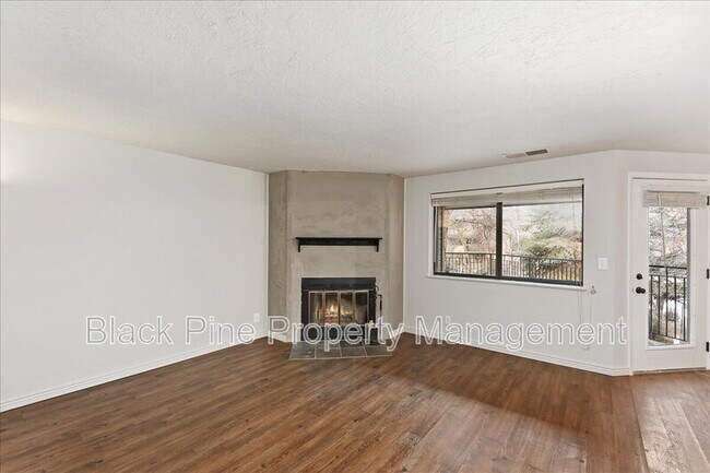 Building Photo - 3675 S Gekeler Ln