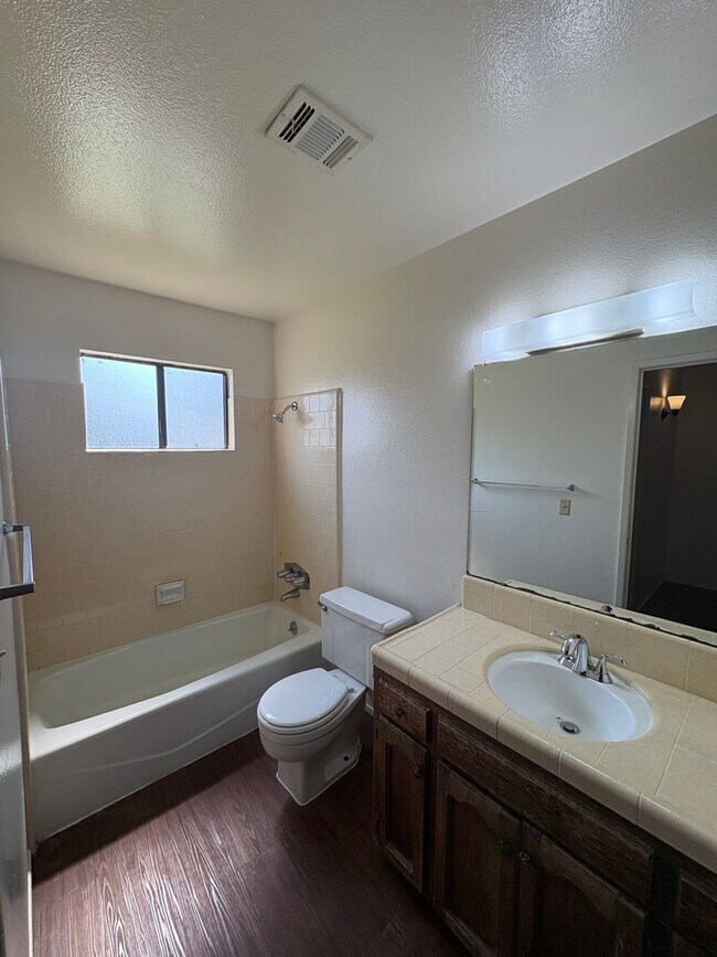 Building Photo - 3229