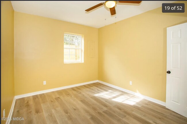 Building Photo - 955 Putnam St