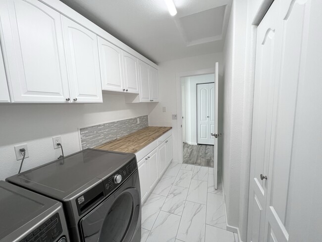 Building Photo - 4702 S Palouse Ct