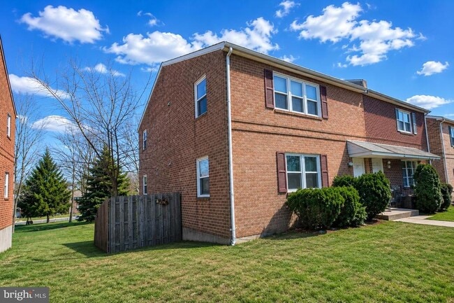 Building Photo - 5081 Defford Pl