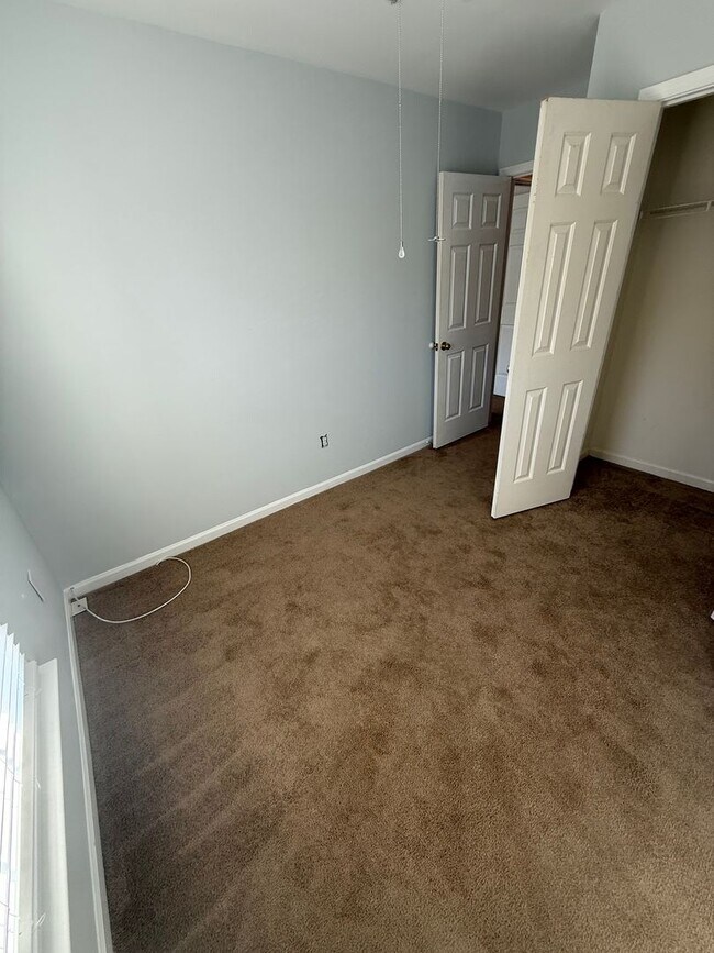 Building Photo - Spacious Townhome in desirable Bel Air Nei...