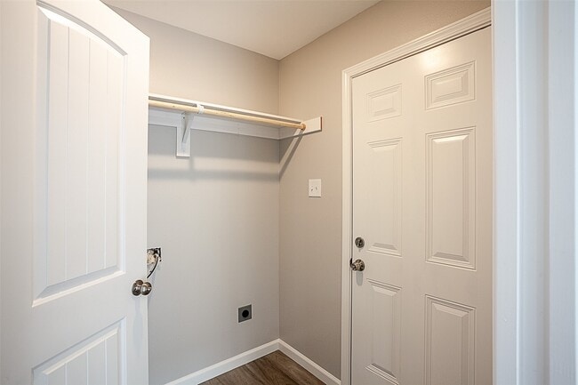 Building Photo - 972 Park Meadow Dr