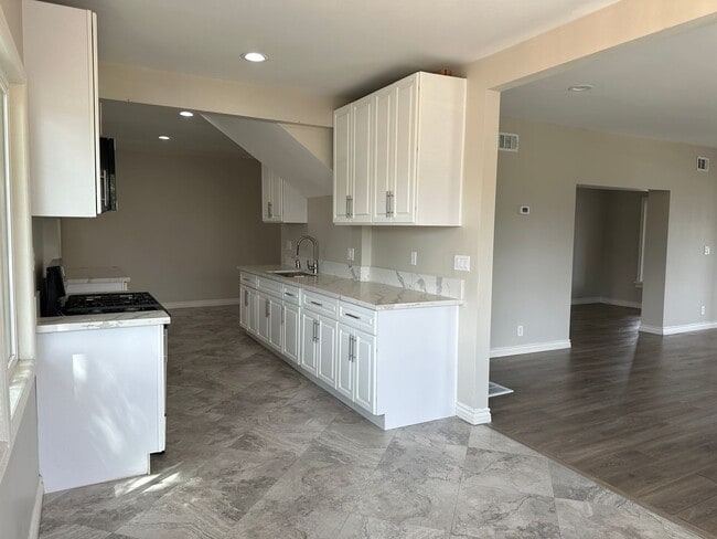 Building Photo - Newly Renovated-Victorian Style home San B...
