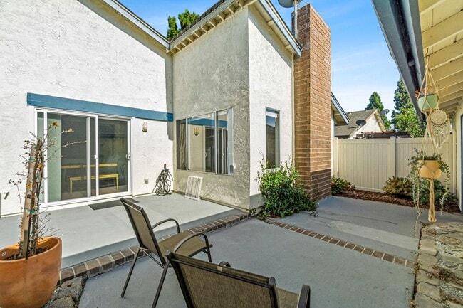 Building Photo - *Special Offer*Charming 4 Bedroom/2 Bath S...