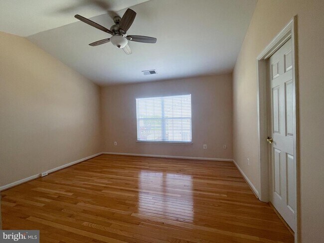 Building Photo - 43670 St Helena Terrace