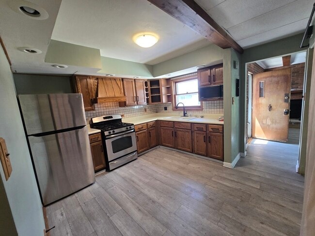 Building Photo - 1436 Beach Ave
