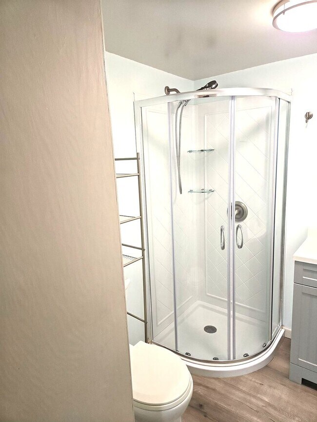 Building Photo - 203 Lincoln Way E