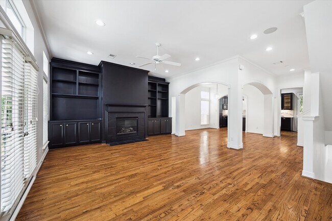 Building Photo - 4013 Blossom St