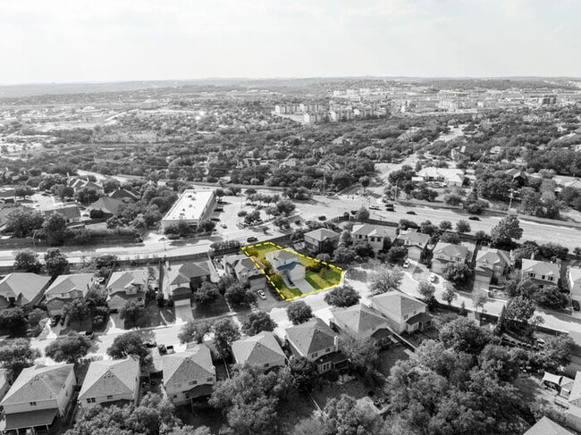 Building Photo - 2735 Encino River