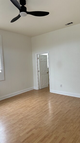 Building Photo - 2234 Lapeyrouse St