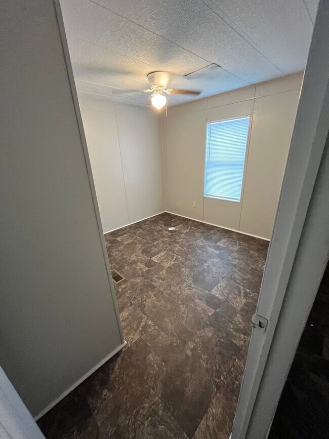 Building Photo - Mobile home for rent