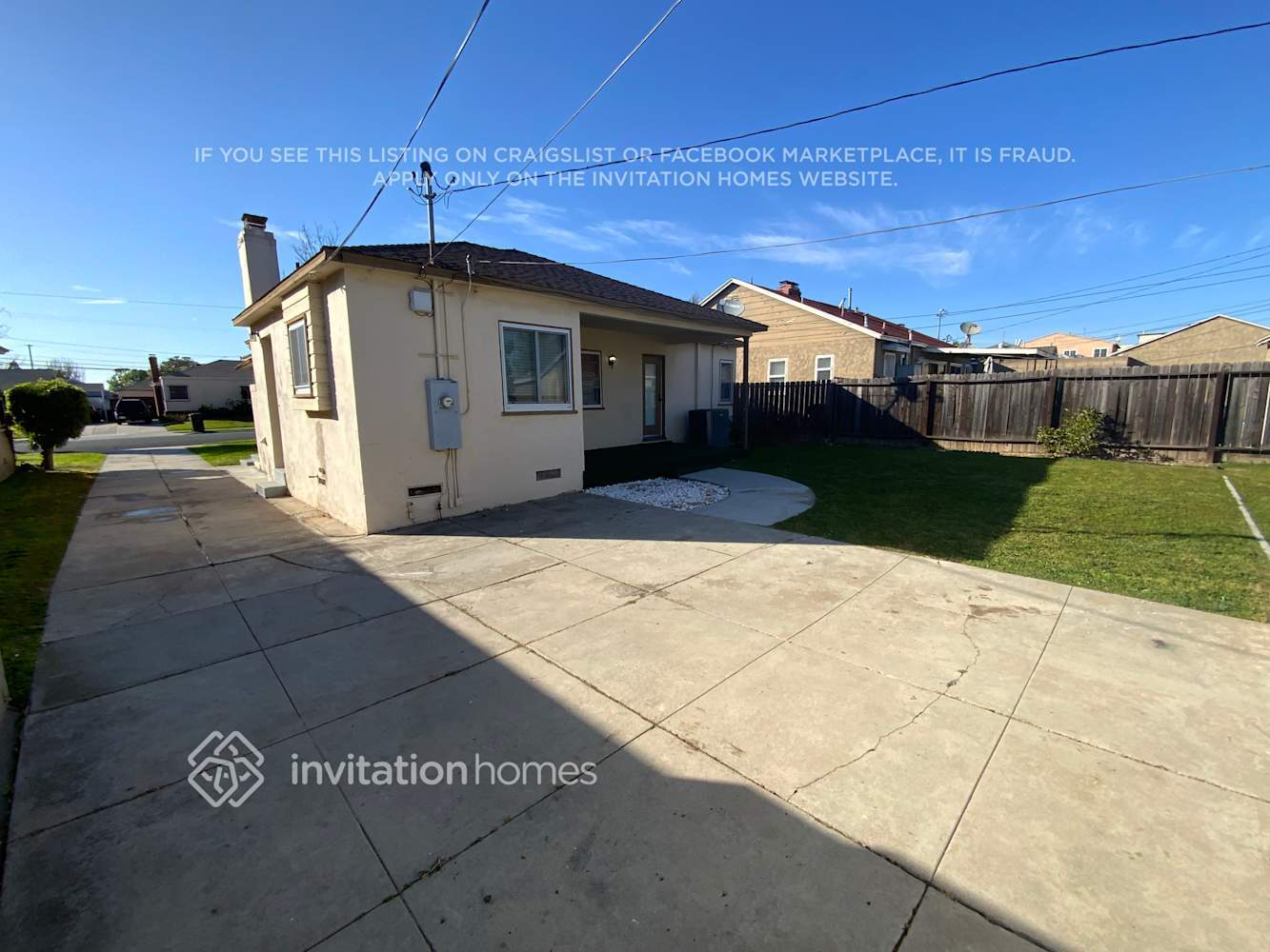 Building Photo - 8712 S 11th Ave