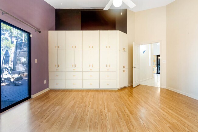 Building Photo - 150 Kelly Ln