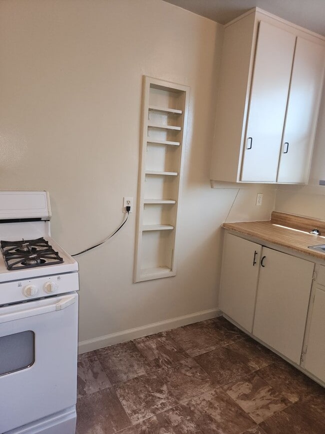 Building Photo - Escalon cute 2 bedroom duplex w/garage