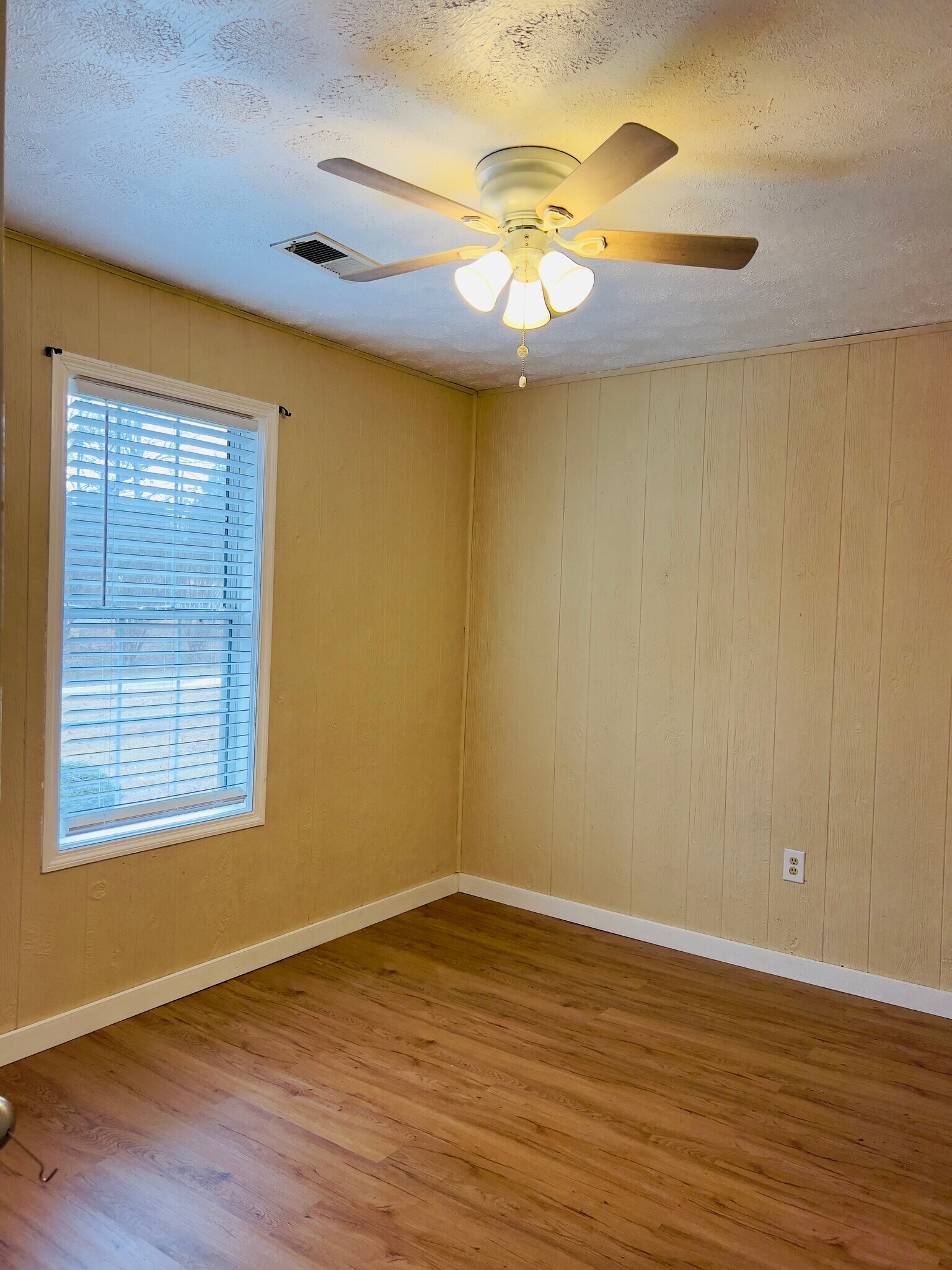 Building Photo - 107 Timberlane St