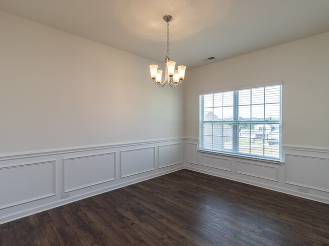 Building Photo - 4831 Birchcrest Ln