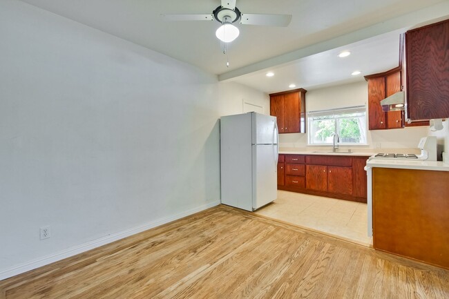 Building Photo - Duplex in Mountain View -  hardwood floors...