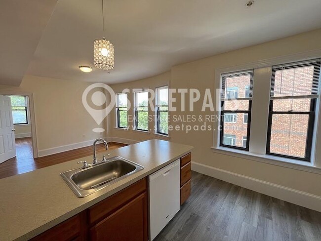 Building Photo - 2 bedroom in Cambridge MA 02139