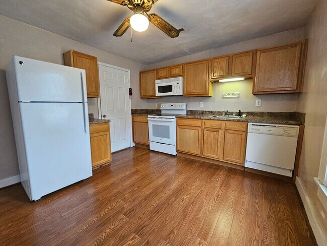 Building Photo - 3408 Bainbridge Blvd