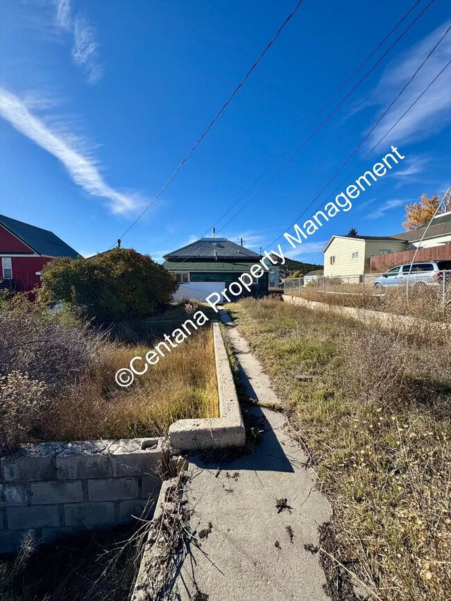 Building Photo - 2 bedroom 1 Bath House