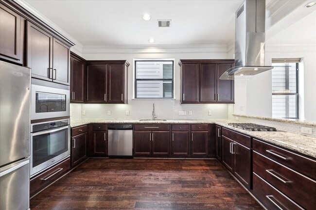 Building Photo - 830 W 19th St