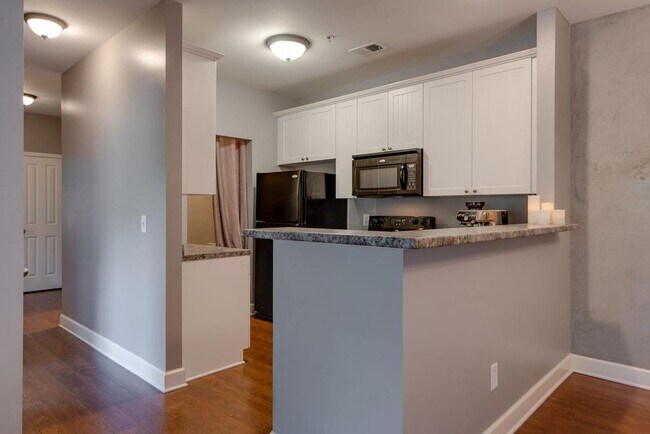 Building Photo - 8231 Lenox Creekside Dr