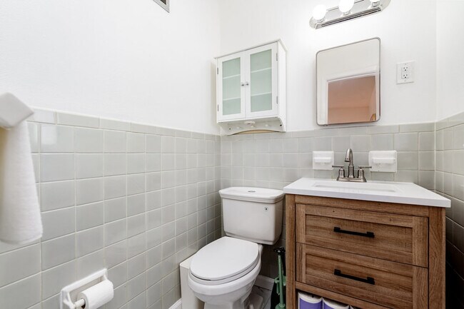 Building Photo - 660 Graham Rd