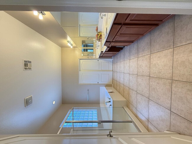 Building Photo - 1928 W Spur Dr