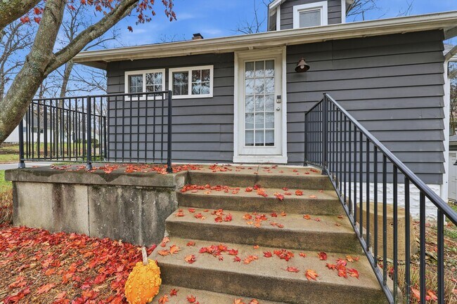 Building Photo - 557 E Weisheimer Rd