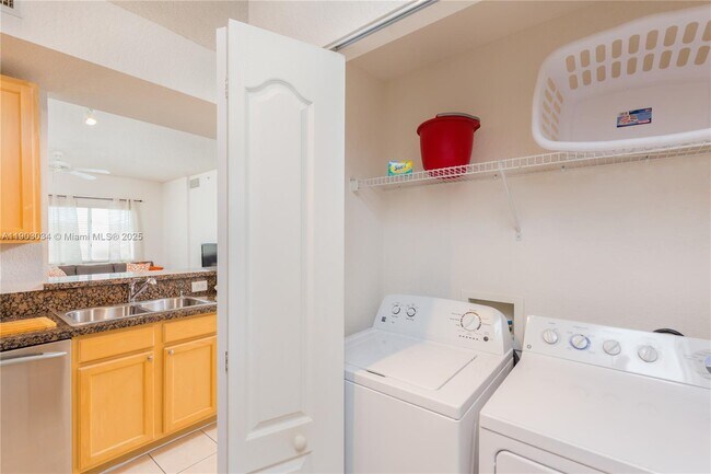 Building Photo - 6001 SW 70th St