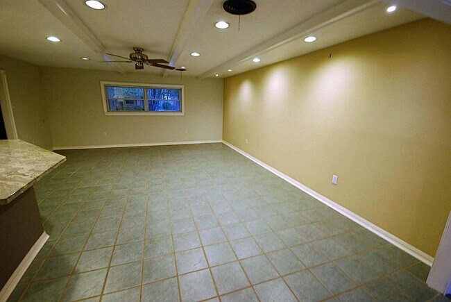 Building Photo - 986 Chamboard Ln