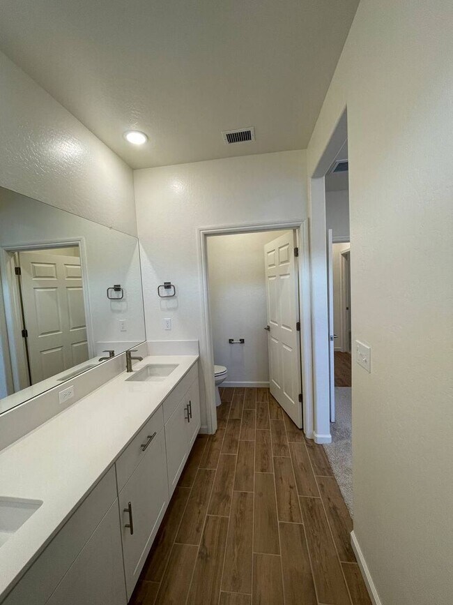 Building Photo - Stunning 4-Bedroom, 2-Bath Rental Home in ...