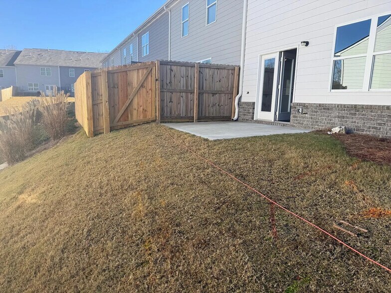 Building Photo - Room in Townhome on Poppy Ct