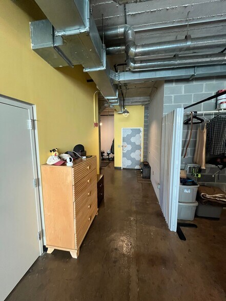 Building Photo - 201 Hull St