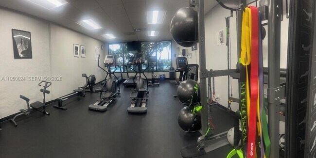 Building Photo - 1901 N Ocean Blvd