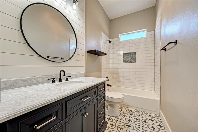 Building Photo - 2203 Tanglevine Dr