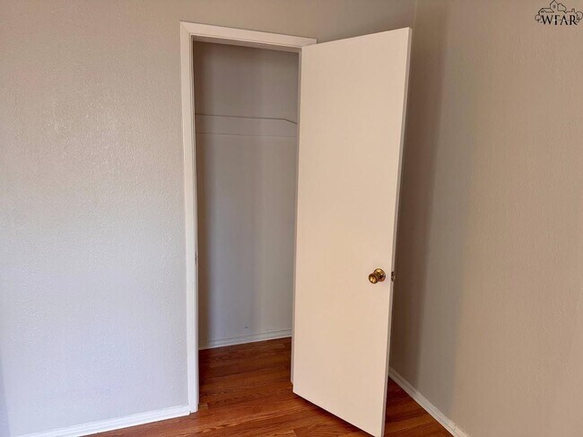 Building Photo - 1813 Westcliff Dr