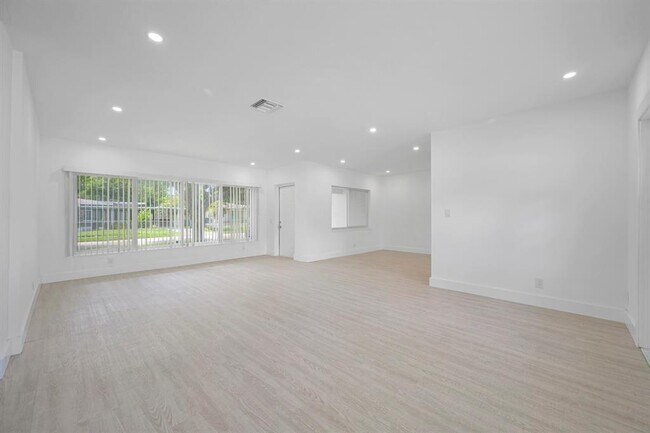 Building Photo - 2601 Taylor St