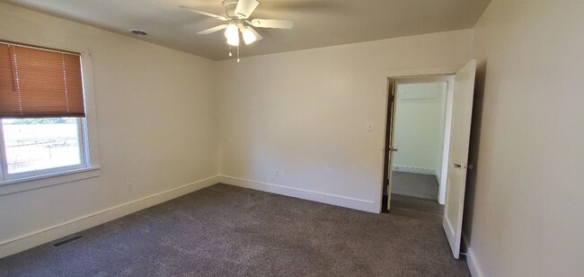 Building Photo - So Much Space