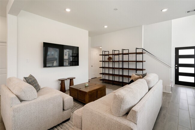 Building Photo - 603 Silver Pear Ct